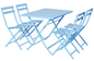 屋外の鋼鉄折りたたみ式テーブルおよびセットを食事している椅子の庭4人