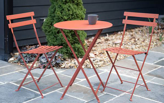 H71cmの庭の折りたたみ式テーブルおよび椅子の屋外の完全な鋼鉄家具セット
